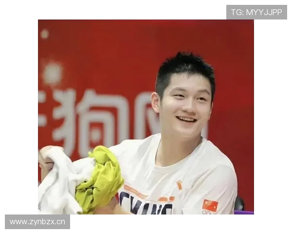 樊振东训练完直接去吃路边摊，球拍比我的命还贵